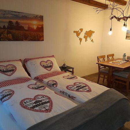 Studio Chez Un Vigneron Au Village Au 2Eme Etage Sans Ascenseur Вільнев Екстер'єр фото